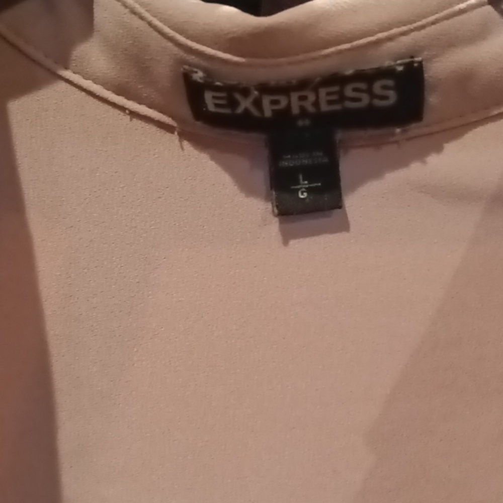 FINAL PRICE EXPRESS tan l/s v-neck collared blouse w ruffled/pleated hem  Lrg